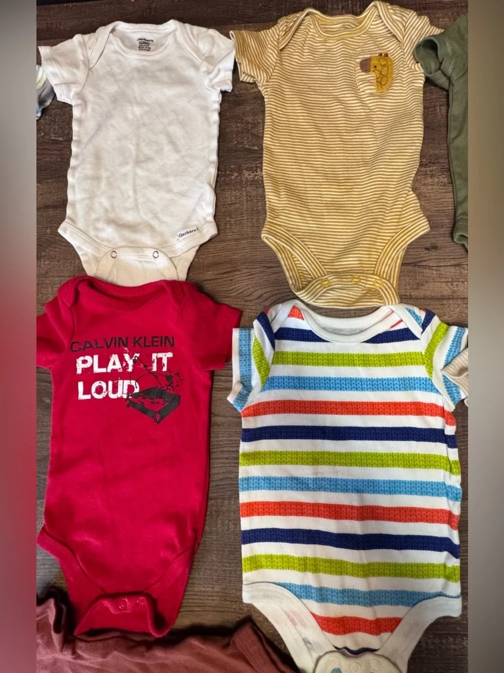 Bundle of short-sleeve baby bodysuits (onesies)Size 0-3 Months